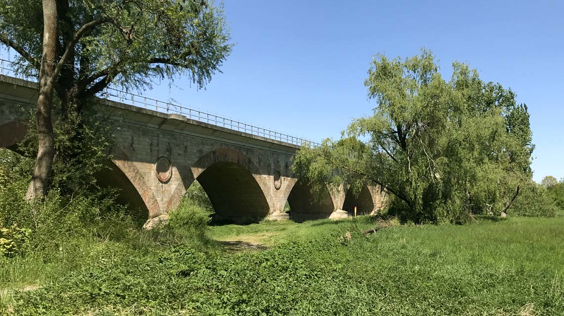 Bahnbrücke bei Neugattersleben Bahnbrücke bei Neugattersleben