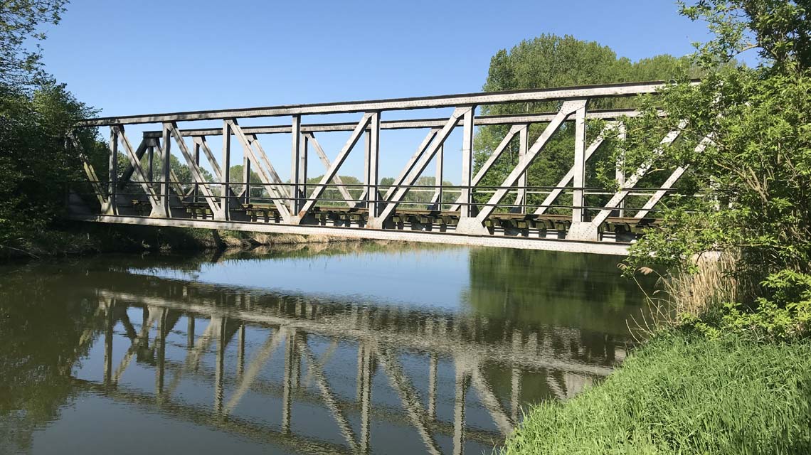 alte Bahnbrücke hinter Etgersleben alte Bahnbrücke hinter Etgersleben